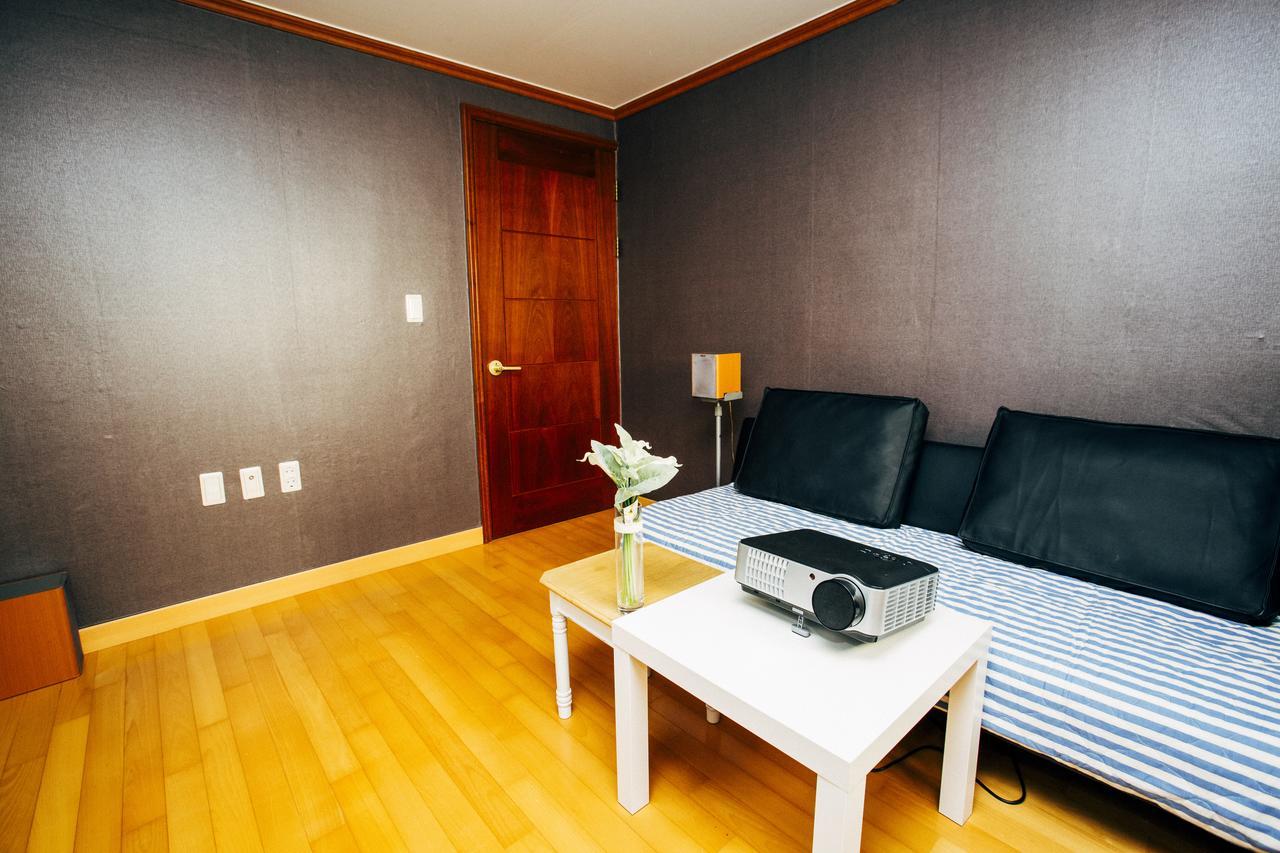 Antique Cozy House In Hongdae Apartment